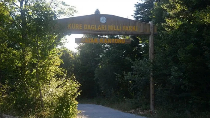 Boşluğun &uuml;zerinde y&uuml;r&uuml;mek: &Ccedil;atak Kanyonu&rsquo;nda eşsiz deneyim