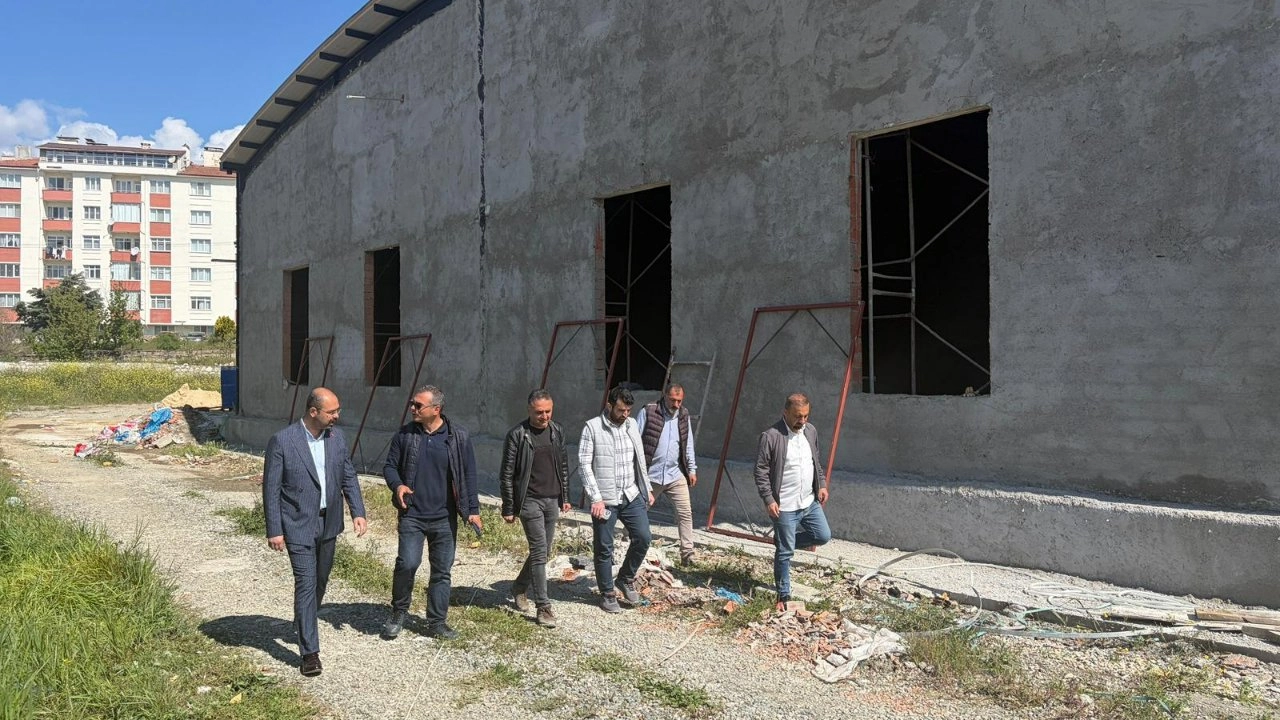 Yeni D&uuml;ğ&uuml;n Salonu Projesi y&uuml;kseliyor: Kavaklıgil'den inceleme